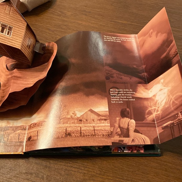The Wizard of Oz ISBN 1-59117-058-0 Three Dimensional pop up Book - Picture 4 of 15